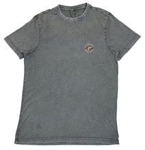 Charger l&#39;image dans la galerie, Tee Reagan x shark © Salty Waves grey