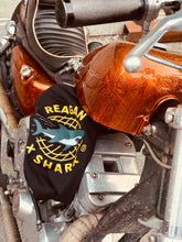 Charger l&#39;image dans la galerie, Reagan X Shark tees © black